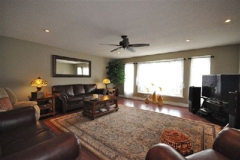 146 Crosby Ave, Richmond Hill, L4C9N5 | Image 2