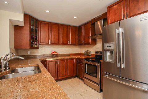 30 Moffat Cres, Aurora, L4G4Z8 | Image 2