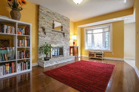 30 Moffat Cres, Aurora, L4G4Z8 | Image 3