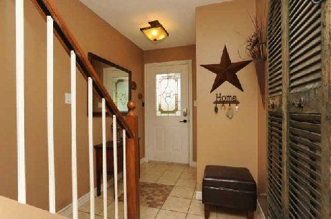 94 William Curtis Circ, Newmarket, L3Y8L6 | Image 3