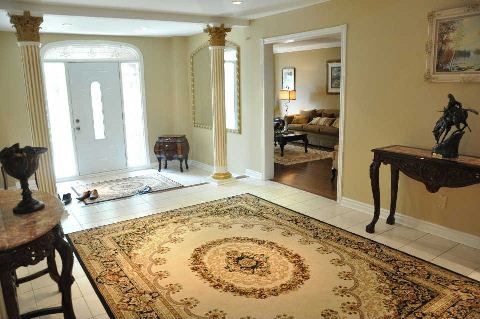 22 Chiltern Hill, Richmond Hill, L4B3B8 | Image 2