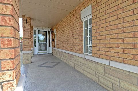 103 Sunridge St, Richmond Hill, L4E3Z4 | Image 2