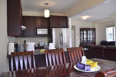 221 Delbert Circ, Whitchurch-Stouffville, L4A0Y7 | Image 2