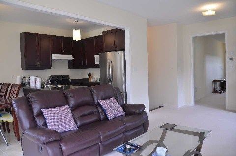 221 Delbert Circ, Whitchurch-Stouffville, L4A0Y7 | Image 3