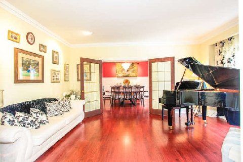 12 Jarvis Ave, Aurora, L4G6W8 | Image 2