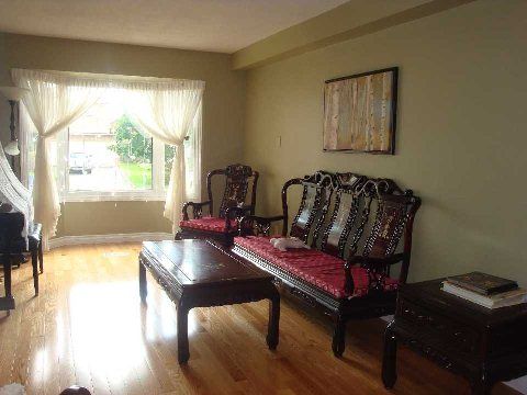 54 Bauer Cres, Markham, L3R4H4 | Image 2