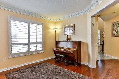 16 Raffia Ave, Richmond Hill, L4E4M9 | Image 3