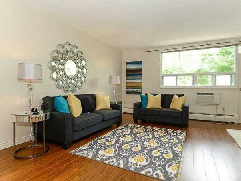 308 - 67 Richmond St, Richmond Hill, L4C3Y3 | Image 3