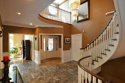 856 Wildrush Pl, Newmarket, L3X1L7 | Image 2