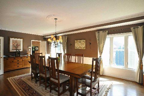 856 Wildrush Pl, Newmarket, L3X1L7 | Image 3