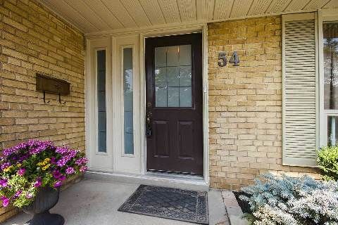 54 Leisure Lane, Richmond Hill, L4C4X1 | Image 2