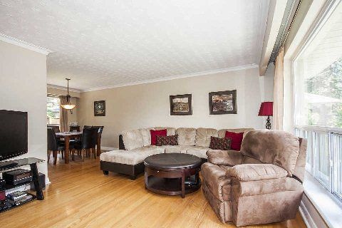 54 Leisure Lane, Richmond Hill, L4C4X1 | Image 3