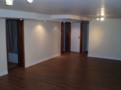 49 Don Mor Dr, Newmarket, L3Y1G8 | Image 2