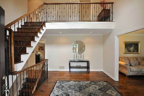 544 Woodland Acres Cres, Vaughan, L6A1G2 | Image 3