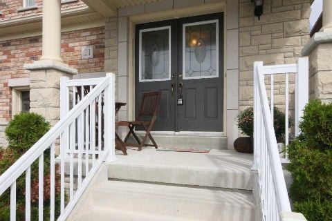 21 Amos Lehman Way, Whitchurch-Stouffville, L4A0J9 | Image 2