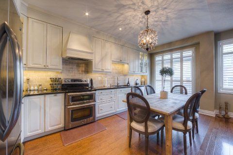 121 Hopecrest Rd, Markham, L6C2V7 | Image 2