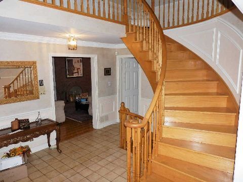 17 Gordon Rowe Cres, Richmond Hill, L4C8S3 | Image 2