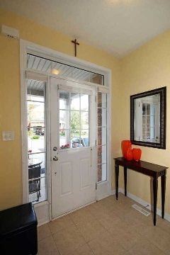 18 Myron St, Whitchurch-Stouffville, L4A0M1 | Image 2