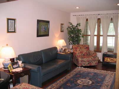 306 Essex Ave, Richmond Hill, L4C8M6 | Image 2