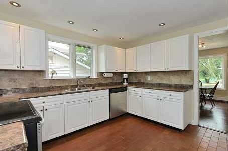 1038 Jacarandah Dr, Newmarket, L3Y3G8 | Image 2