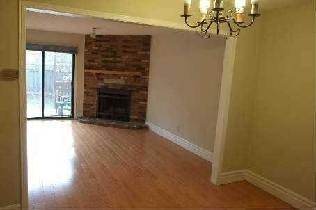 23 Bluesky Cres, Richmond Hill, L4C8J1 | Image 2