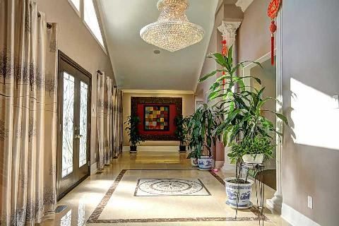 8 Ridgewood Dr, Richmond Hill, L4E3M1 | Image 3