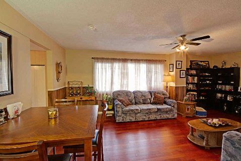 815 Lagoon Dr, Georgina, L0E1S0 | Image 2