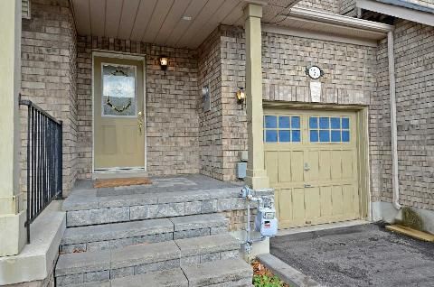 151 Amulet Cres, Richmond Hill, L4S2T5 | Image 2