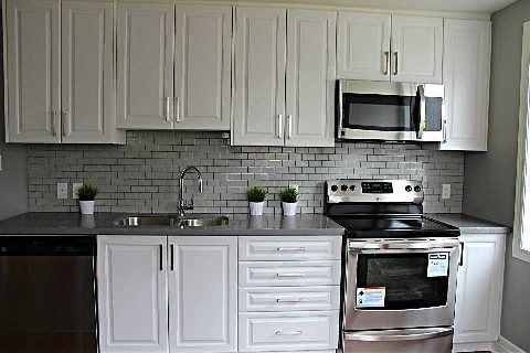 735 Srigley St, Newmarket, L3Y1X6 | Image 3