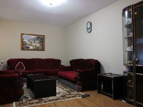 19 Goodwood Dr, Markham, L3S2K6 | Image 2