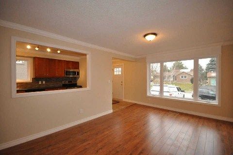 708 Mountview Pl, Newmarket, L3Y3P7 | Image 3