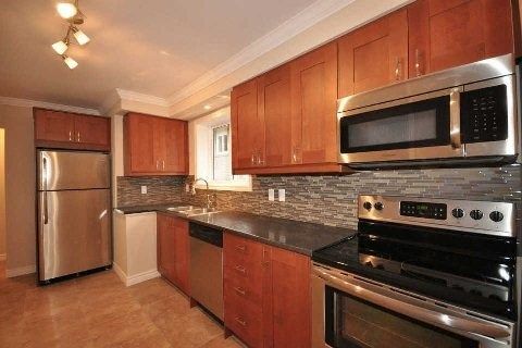 708 Mountview Pl, Newmarket, L3Y3P7 | Image 2