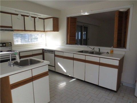 10 Yongeview Ave, Richmond Hill, L4C7A4 | Image 3