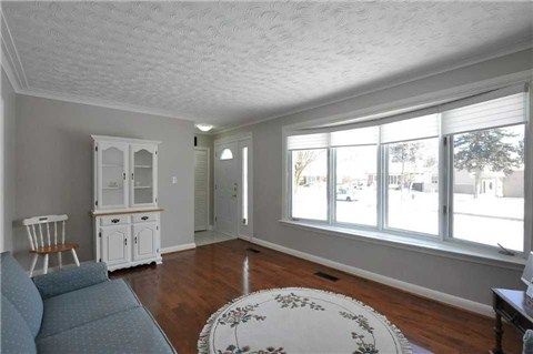 112 Talmage Ave, Richmond Hill, L4C 3J8 | Image 2