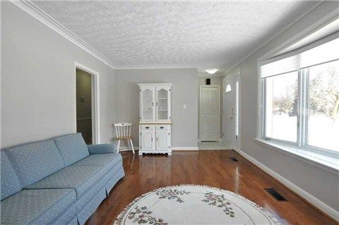112 Talmage Ave, Richmond Hill, L4C 3J8 | Image 3