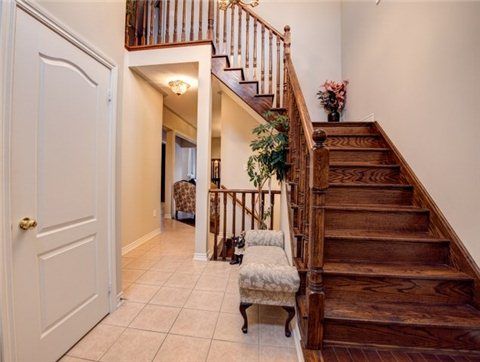 38 Orville Hand Crt, Bradford West Gwillimbury, L3Z0C3 | Image 2