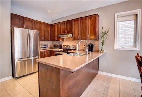 38 Orville Hand Crt, Bradford West Gwillimbury, L3Z0C3 | Image 3