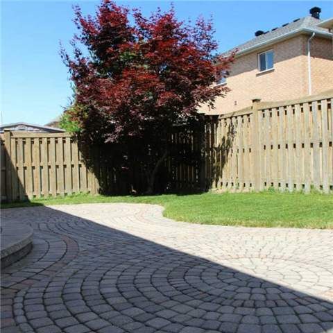 8 Stoneheath Cres, Markham, L6C2K8 | Image 2