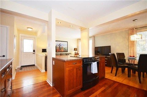 84 Murray Dr, Aurora, L4G2C3 | Image 2