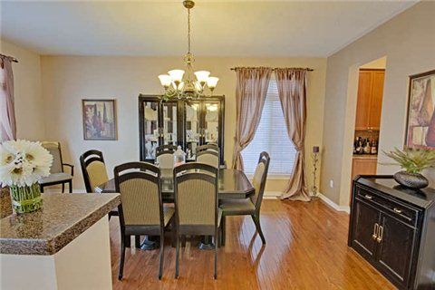 7 Wilcliff Crt, Markham, L6E2E5 | Image 3