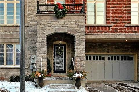 144 Chapman Crt, Aurora, L4G0E2 | Image 2