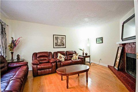 125 Green Bush Cres, Vaughan, L4J5M3 | Image 3