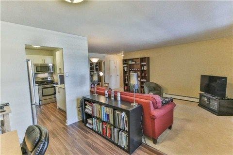 107 - 67 Richmond St, Richmond Hill, L4C3Y3 | Image 3