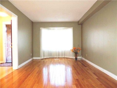 54 Bauer Cres, Markham, L3R4H4 | Image 2