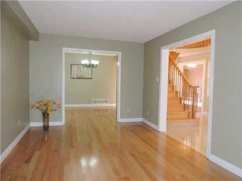 54 Bauer Cres, Markham, L3R4H4 | Image 3