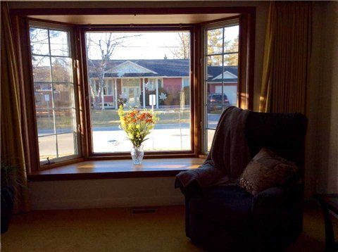 368 Fesserton Rd, Richmond Hill, L4C1G2 | Image 2