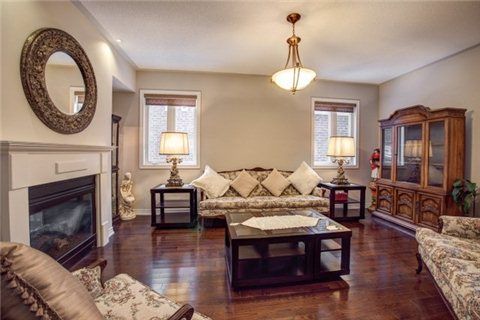 38 Orville Hand Crt, Bradford West Gwillimbury, L3Z0C3 | Image 2