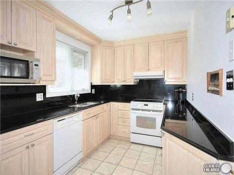 207 Bayview Fairways Dr, Markham, L3T2Z1 | Image 3