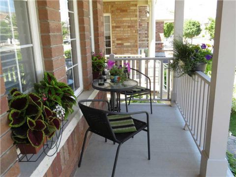 57 Skipton Tr, Aurora, L4G7R3 | Image 3