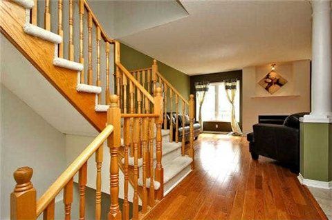 21 Marshview Ave, Aurora, L4G7W2 | Image 2